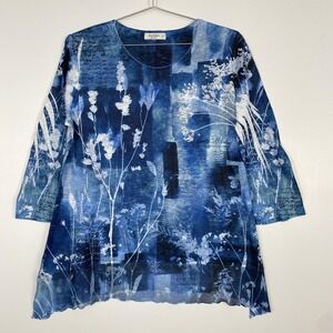 Jess & Jane Shirt Womens Large Blue Floral Script Art Tunic Top 3/4 Sleeve Crew
